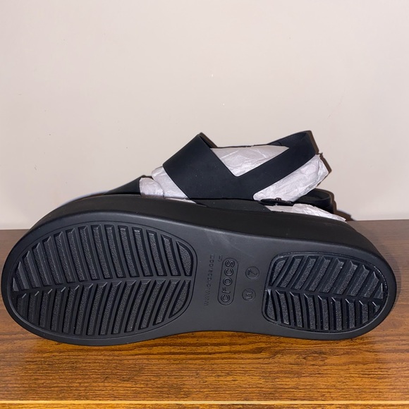 Crocs Brooklyn Low Wedge Black Size 7 NWT - Picture 3 of 4